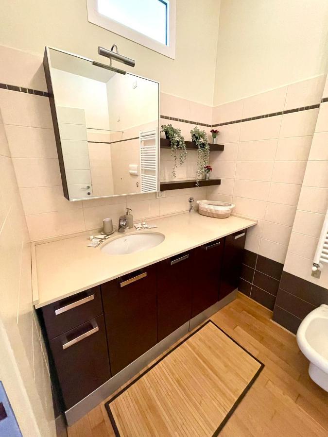 Luxury Four-Room Apartment In Monza Centro - 2 Min Walk To Train Station エクステリア 写真