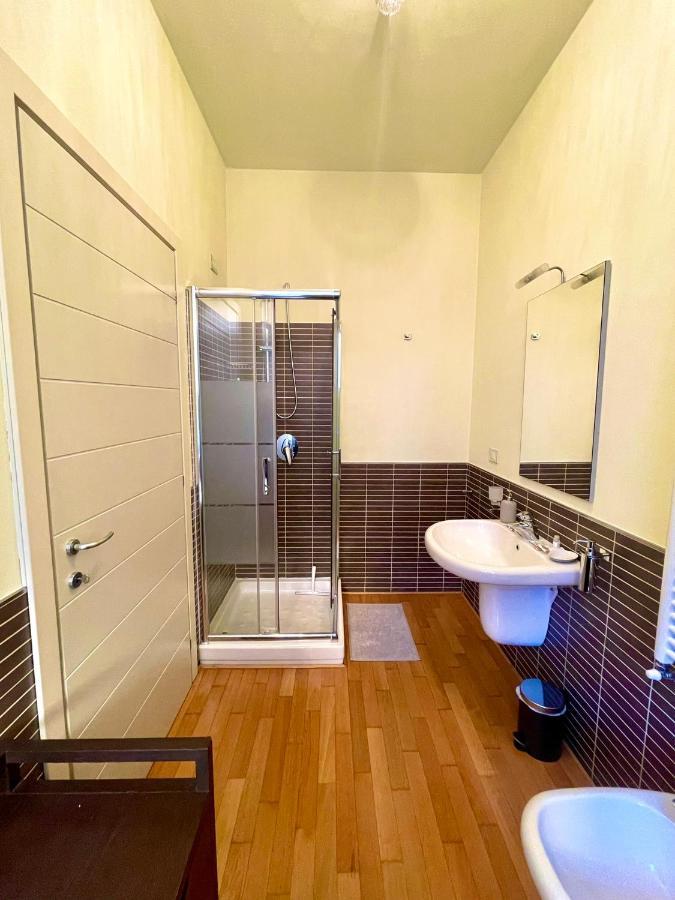 Luxury Four-Room Apartment In Monza Centro - 2 Min Walk To Train Station エクステリア 写真