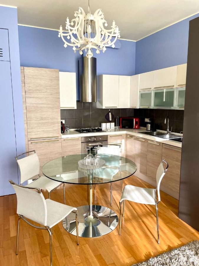 Luxury Four-Room Apartment In Monza Centro - 2 Min Walk To Train Station エクステリア 写真