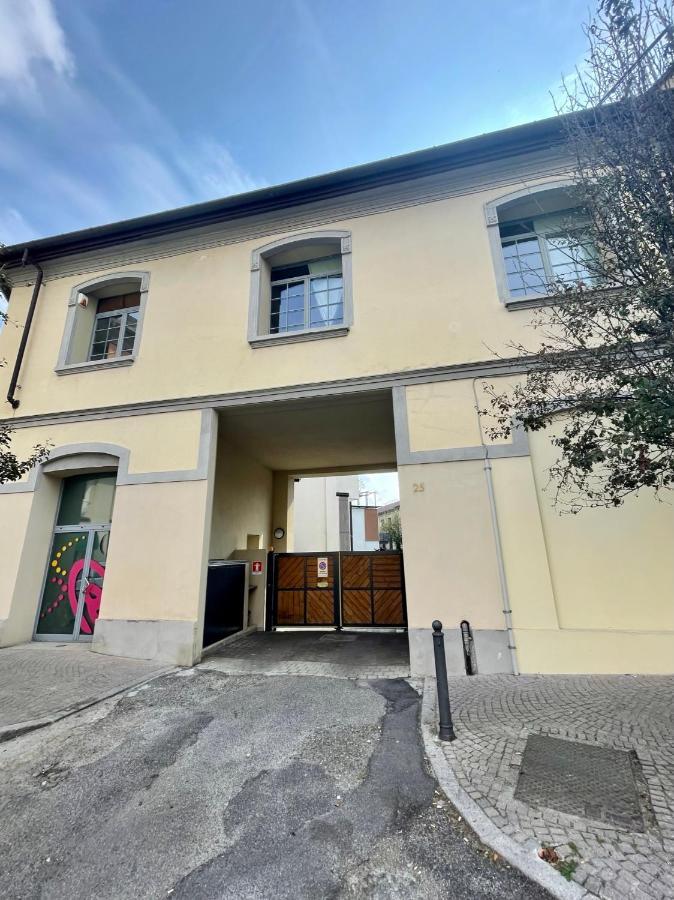 Luxury Four-Room Apartment In Monza Centro - 2 Min Walk To Train Station エクステリア 写真