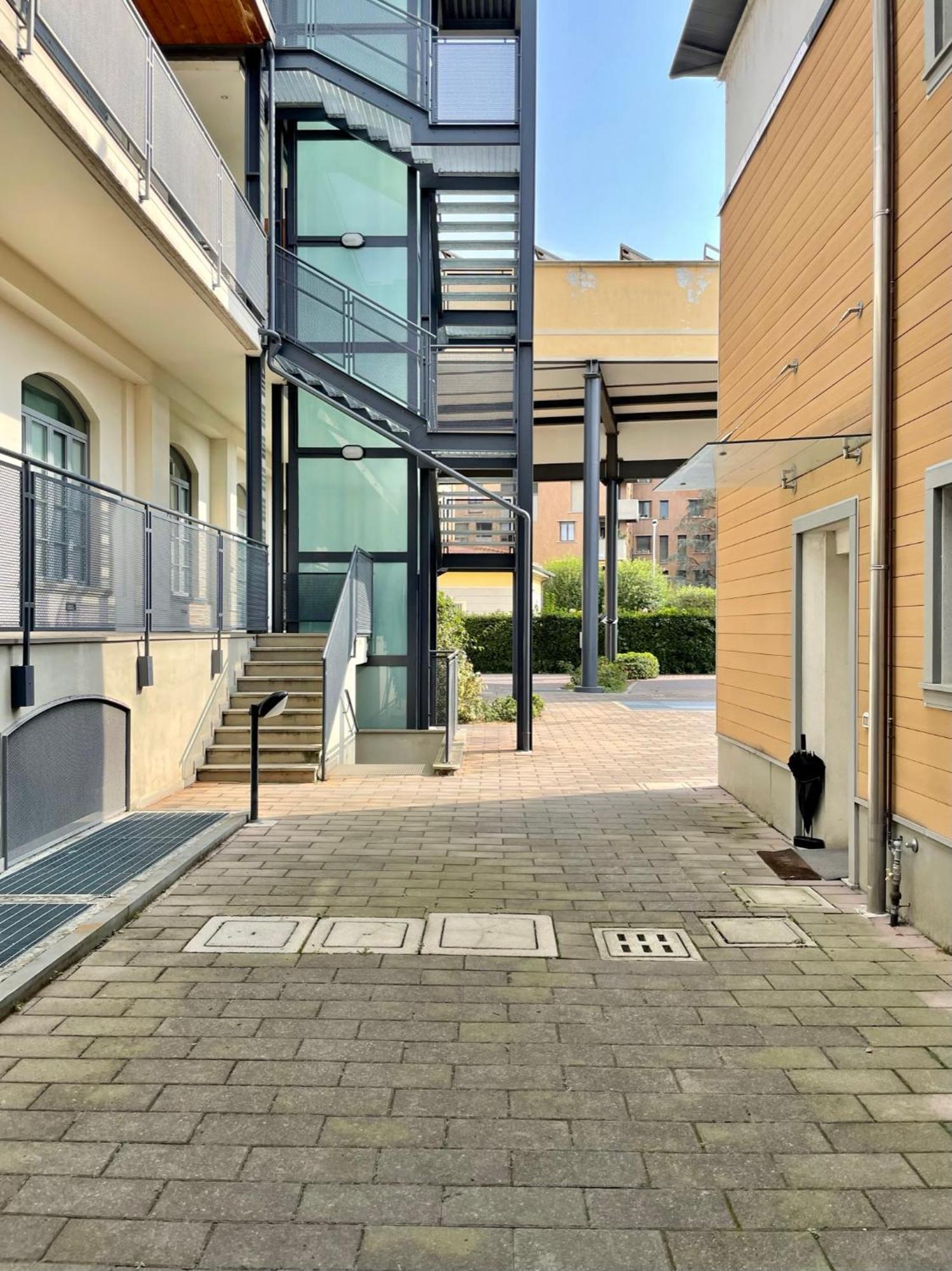 Luxury Four-Room Apartment In Monza Centro - 2 Min Walk To Train Station エクステリア 写真