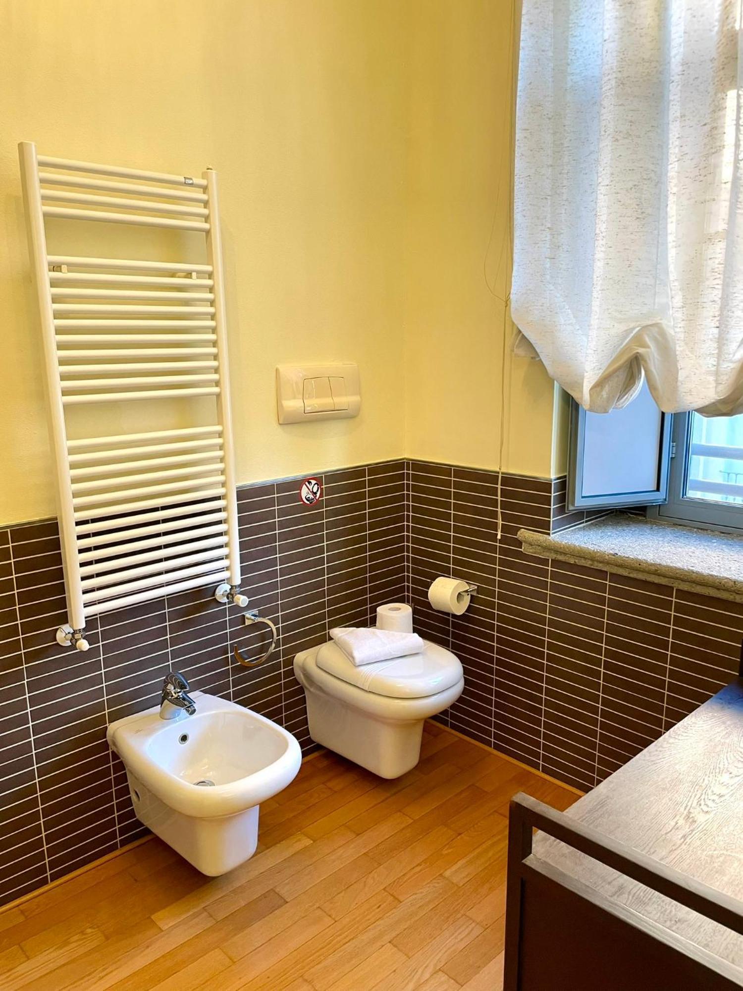 Luxury Four-Room Apartment In Monza Centro - 2 Min Walk To Train Station エクステリア 写真